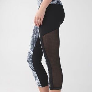 Lululemon Hot To Street Crop Leggings 
Heat Wave White/Black